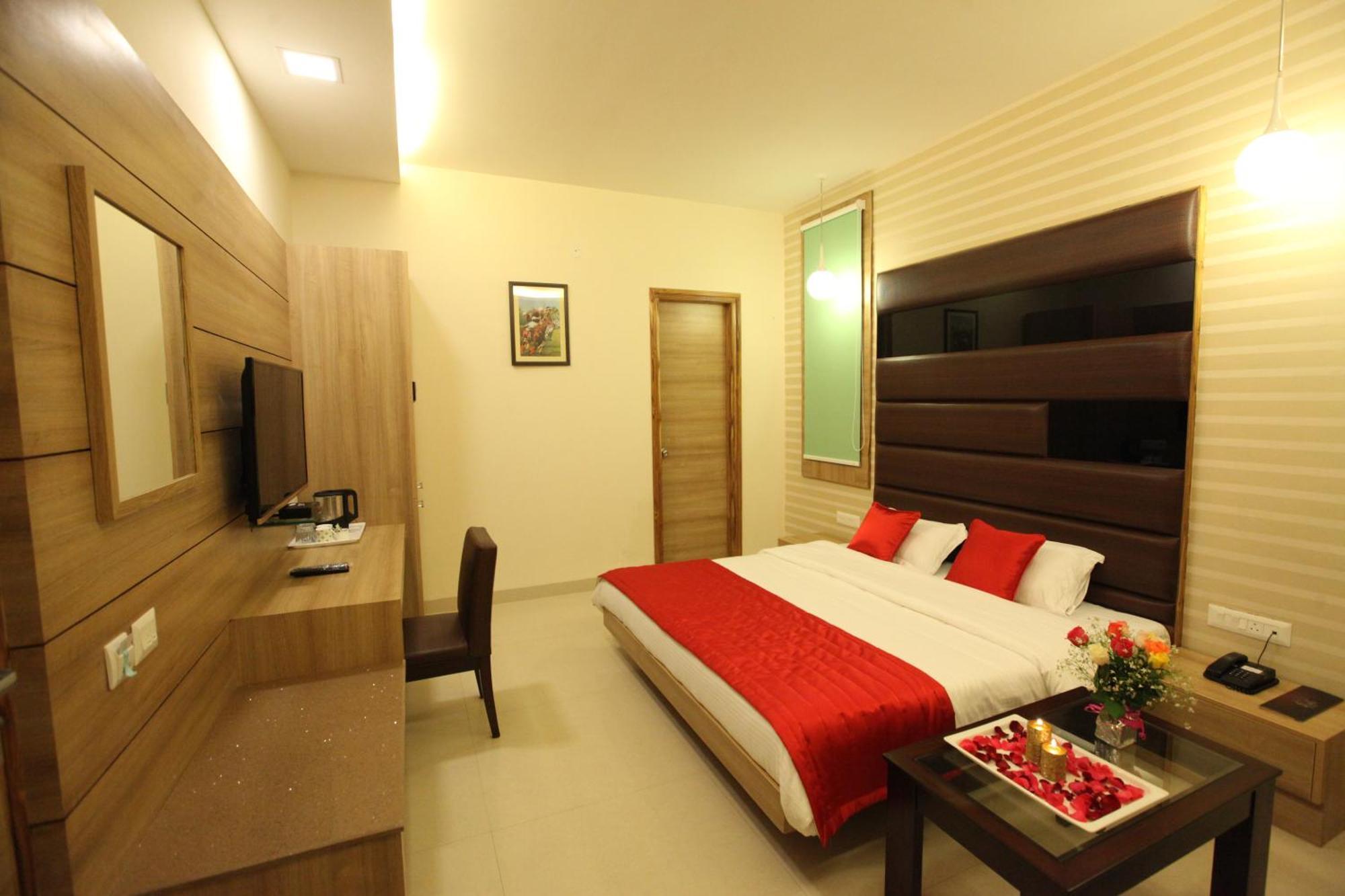 Hotel Golden Fern Patiala Exterior photo